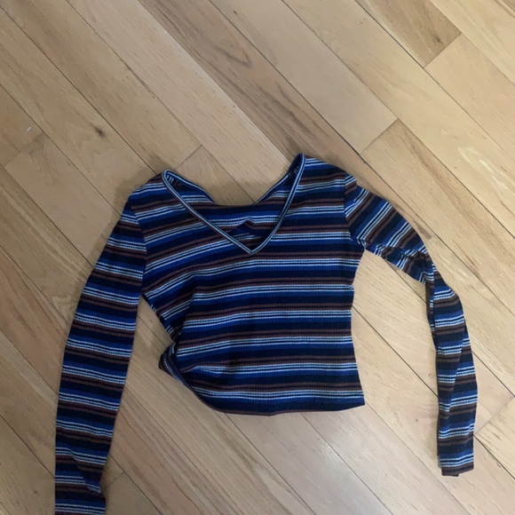 V neck crop top - Picture 2 of 2